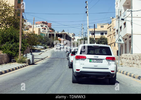 La Jordanie, Moyen-Orient, des cortèges, des véhicules, des déserts, des déserts, Gobi, villes antiques, monuments, de petites villes, les petites villes, le Colisée, la vie, les habitants, les rues, les routes, les routes, les zones urbaines Banque D'Images