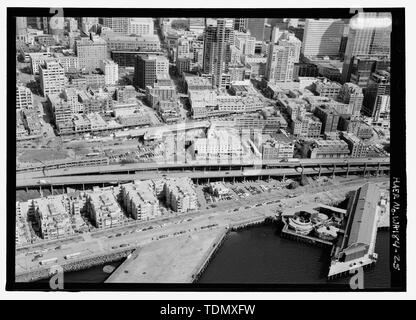 Le marché de Pike Place, centre de la photo ; ALASKAN WAY AU BAS DE L'IMAGE. Viaduc DE LA SECTION COMME IL SE SÉPARE DE GAUCHE À DROITE. - Alaskan Way viaduc et tunnel de la rue de la batterie, Seattle, comté de King, WA ; Département de génie de la ville de Seattle, Washington Department of Highways Bridge Division ; Washington State Department of Transportation ; Bollong, J W A ; Murray, Ray ; Morrison-Knudsen Company, Inc. ; McRae frères ; Stevens, George ; Rumsey et Société ; Finke, R W ; Northwest Engineering Electric Company ; Pacific Car and Foundry ; Willar Construction Company ; Willar Construction Company ; Washington Banque D'Images