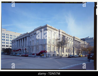 Vue en perspective à la sud-est, généralement vers le F Street (nord) et 8e Rue (ouest) Façades - United States General Post Office, entre les septième, huitième, E, et F Rues, Northwest, Washington, District of Columbia, DC Banque D'Images