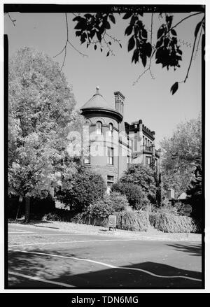 Vue en perspective de l'ouest (avant), à la tour d'altitude au nord-est - W. Taylor Birch House, 3099 Q Street, Northwest, Washington, District of Columbia, DC Banque D'Images