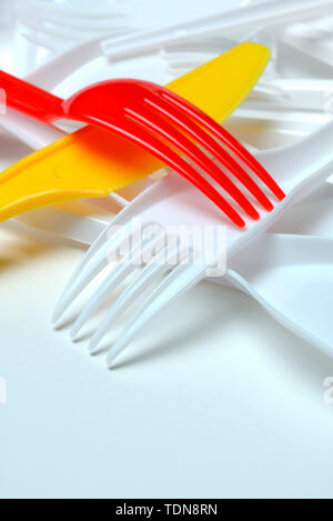 Plastikmesser Plastikbesteck, Plastik,,, Plastikgabel Plastikartikel Banque D'Images