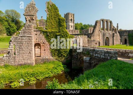 L'abbaye de Fountains, Yorkshire Dales NP, Yorkshire, UK Banque D'Images