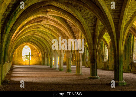 L'abbaye de Fountains, Yorkshire Dales NP, Yorkshire, UK Banque D'Images