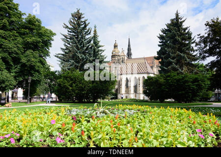 Kosice (Kaschau) : la cathédrale Sainte-elisabeth, la chapelle Saint-Michel, place principale Hlavna à , , Slovaquie Banque D'Images