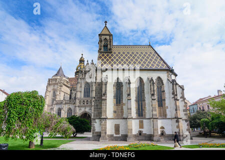 Kosice (Kaschau) : la cathédrale Sainte-elisabeth, la chapelle Saint-Michel, place principale Hlavna à , , Slovaquie Banque D'Images