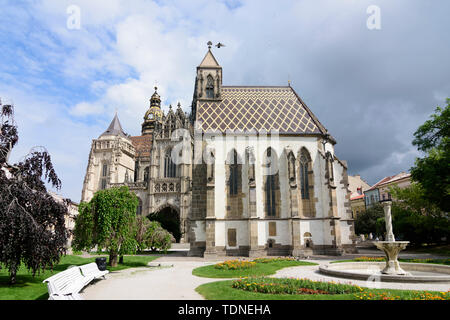 Kosice (Kaschau) : la cathédrale Sainte-elisabeth, la chapelle Saint-Michel, place principale Hlavna à , , Slovaquie Banque D'Images