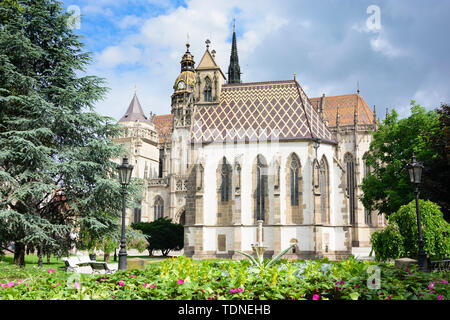 Kosice (Kaschau) : la cathédrale Sainte-elisabeth, la chapelle Saint-Michel, place principale Hlavna à , , Slovaquie Banque D'Images