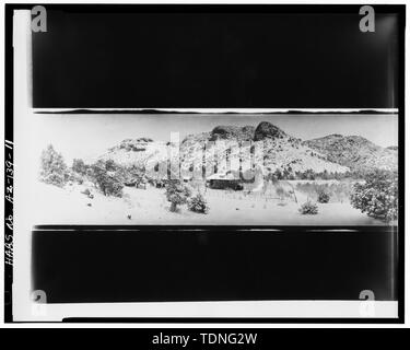 Photocopie de négatif (l'original en possession de la WACC), Armstrong( ?) Photographe, ch. 1923 CIRKUT PHOTOGRAPHIE DE RANCH HOUSE ET ENVIRONS À NORTH - Ranch lointains, Willcox, Comté de Cochise, AZ Banque D'Images