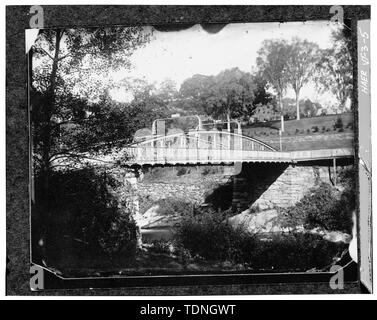 (Original en possession de la Société historique de Woodstock) Date inconnue. Reproduit avec l'autorisation à la NORTH - Elm Street Bridge, enjambant la rivière Ottauquechee, Woodstock, comté de Windsor, VT ; Pont National et de fer ; de l'entreprise et de Woodstock Royalton Turnpike Company ; Raymond, William ; Raymond, Barna ; Marsh, Charles P ; Parker, Charles H ; Parker, un W ; Blodgett, William A ; Curry, Cadwallader ; Clement, Dan, émetteur ; Christianson, Justine, émetteur Banque D'Images