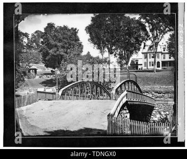 (Original en possession de la Société historique de Woodstock) date inconnue. Reproduit avec autorisation. Vue en direction nord vers George Perkins Marsh MONUMENT HISTORIQUE - Elm Street Bridge, enjambant la rivière Ottauquechee, Woodstock, comté de Windsor, VT ; Pont National et de fer ; de l'entreprise et de Woodstock Royalton Turnpike Company ; Raymond, William ; Raymond, Barna ; Marsh, Charles P ; Parker, Charles H ; Parker, un W ; Blodgett, William A ; Curry, Cadwallader ; Clement, Dan, émetteur ; Christianson, Justine, émetteur Banque D'Images