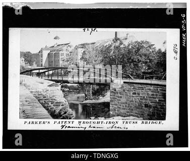 (Original en possession de la Division de Génie Mécanique et Génie Civil, Smithsonian Institute) PONT SIMILAIRE À FRAMINGHAM DANS LE MASSACHUSETTS - Elm Street Bridge, enjambant la rivière Ottauquechee, Woodstock, comté de Windsor, VT ; Pont National et de fer ; de l'entreprise et de Woodstock Royalton Turnpike Company ; Raymond, William ; Raymond, Barna ; Marsh, Charles P ; Parker, Charles H ; Parker, un W ; Blodgett, William A ; Curry, Cadwallader ; Clement, Dan, émetteur ; Christianson, Justine, émetteur Banque D'Images
