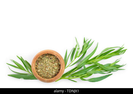 Estragon estragon séché ou frais et isolé sur un fond blanc avec l'exemplaire de l'espace pour votre texte. Vue d'en haut. Mise à plat Banque D'Images