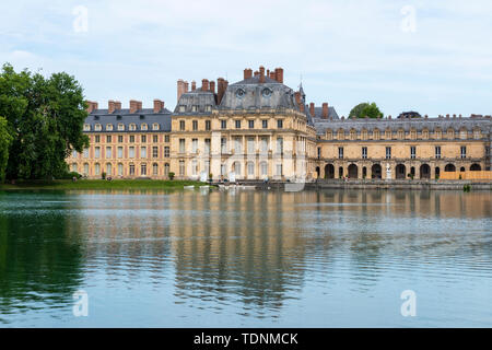 Étang des carpes du Château de Fontainebleau, Seine-et-Marne, la région Île-de-France de France Banque D'Images