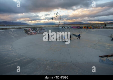 Skate Park dans la ville de Puerto Natales, au Chili, au sud de la patagonie Banque D'Images