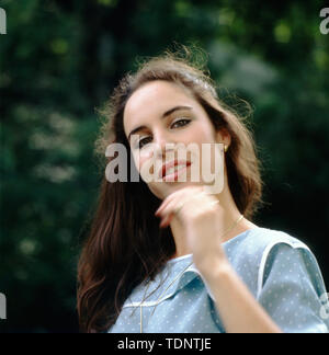 Porträt der deutschen Schauspielerin und Tochter von Synchronsprecherin Katerina Jacob Ellen Schwiers, Deutschland ca. 1980er Jahre. Portrait de l'actrice allemande et l'artiste Katerina doublage Jacob, fille d'Ellen Schwiers, Allemagne environ des années 1980. Banque D'Images