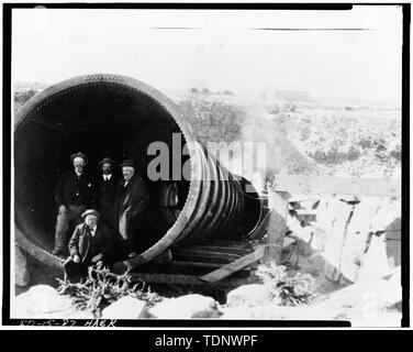 Photocopie de photographie (original situé dans Univ. de Denver collection). C.R. Savage, photographe, date inconnue. ROCK CREEK SIPHON, CANAL DE LA LIGNE BASSE, Twin Falls Comté, AU SUD DE KIMBERLY, Wisconsin ; l'extrémité supérieure de l'effet de siphon. - Milner Barrage et Canal principal- Twin Falls Canal Company, sur la rivière Snake, 11 milles à l'ouest de la ville de Burley, Idaho, Twin Falls, ID, Twin Falls Comté Banque D'Images
