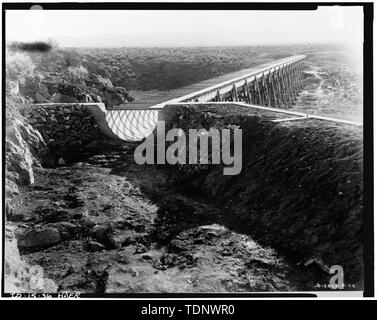 Photocopie de photographie (tirage original situé dans la bibliothèque de Twin Falls, Twin Falls, Idaho). Photographie originale, Bisbee Photo, William H. Eaton, photographe, date inconnue. Au sud du canal de COTTONWOOD KIMBERLY, Wisconsin. - Milner Barrage et Canal principal- Twin Falls Canal Company, sur la rivière Snake, 11 milles à l'ouest de la ville de Burley, Idaho, Twin Falls, ID, Twin Falls Comté Banque D'Images