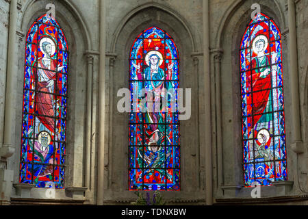 Vitraux de l'église Notre-Dame à Moret-sur-Loing, Seine-et-Marne, Île-de-France Région du centre-nord de la France Banque D'Images