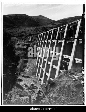 Photocopie d'une photographie (d'origine dans la Collection de la Salt Lake City Bureau d'ingénieurs)-ca. 1925-VUE GÉNÉRALE DU CÔTÉ AVAL DU BARRAGE APRÈS ACHÈVEMENT DE LA CONSTRUCTION DU BARRAGE DE DELL - Montagne, Parley's Canyon, côté nord-ouest de l'I-80, à l'ouest de la State Route 39, Salt Lake City, comté de Salt Lake, UT ; Eastwood, John S, Cannon, Sylvester Q ; Parrott Brothers Company Banque D'Images