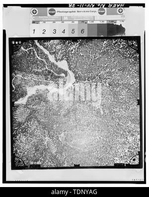 Photocopie de photographie aérienne (antenne d'origine situé dans le U.S. Forest Service, Toiyabe National Forest, Carson, Bureau de district). Vue aérienne DE LA PARTIE CENTRALE DE KINGS CANYON ROAD, 1993. - Kings Canyon Road, Carson City, Carson City, NV Banque D'Images