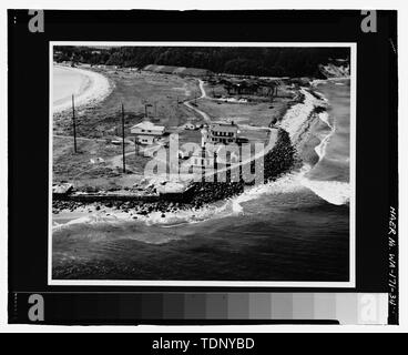 Photocopie de photographie aérienne (tirage original situé dans la Garde côtière des États-Unis, de l'unité de génie civil, Oakland, Californie) vue générale de la station de phare - Point Wilson Light Station, la défense portuaire Way, Port Townsend, Comté de Jefferson, WA ; Leick, Carl ; Holt ; Garde côtière des États-Unis ; Keagle, Kimber, équipe de terrain ; Louter, David, émetteur ; Peck, Mary, photographe ; Ottoboni, Gina, historien Banque D'Images