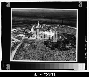 Photocopie de photographie aérienne (tirage original situé dans la Garde côtière des États-Unis, de l'unité de génie civil, Oakland, Californie) vue générale de la station de phare - Point Wilson Light Station, la défense portuaire Way, Port Townsend, Comté de Jefferson, WA ; Leick, Carl ; Holt ; Garde côtière des États-Unis ; Keagle, Kimber, équipe de terrain ; Louter, David, émetteur ; Peck, Mary, photographe ; Ottoboni, Gina, historien Banque D'Images