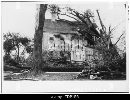 Photocopy of enlarged snapshot taken after hurricance of 1938. Photographer not known. - Dr. Augustus Eliot House, 500 Main Street, Old Saybrook, Middlesex County, CT Banque D'Images