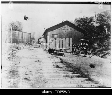 À partir de l'original 1973 photocopié administré par Albert M. Stiles, Jr., Parkersburg, WV, 1898. Réservoir, STATION DE POMPAGE, VOLCAN ET BARNE CHAMBRE ENCORE DEBOUT ET EN COURS D'UTILISATION. Cela montre l'ancienne ligne RR. (1934). - West Oil Company Endless Wire Station de pompage, U.S. Route 50 (aux alentours du volcan), Pétrole, Ritchie Comté, WV, Stiles, W C Banque D'Images