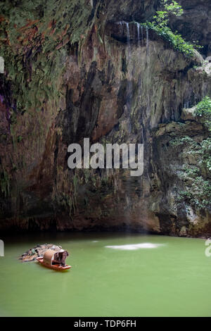 Dongtian Wonderland, Ying Xifeng Corridor forestier, Qingyuan, Guangdong Banque D'Images