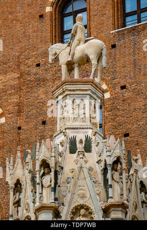 Au vue des tombes de Scaliger, 14e siècle monument funéraire gothique à Vérone, Italie Banque D'Images