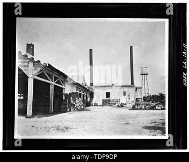 Photocopie de c. 1906 photographie à W à extrémité nord-est de canne et moulin montrant hangar bâtiment de stockage ; l'eau tour en arrière-plan est où beaucoup de photos ont été prises. - Laurel Valley plantation de canne, Moulin à Sucre, 2 miles au sud de Thibodaux sur la State Route 308, Thibodaux, Lafourche parois, LA ; Barker-Lepine ; Behan et Zuberbier ; Barker, Frank ; Bush, Louis, de l'alésage, Etienne ; Edwards, Daniel ; Edwards, le Jas D ; Edwards, James D ; Lepine, J Wilson ; Mendez, Antonio ; Rillieux, Norbert ; Tucker, Joseph ; Tucker, Joseph Pennington ; Wormald, Burch, Lowe, Jet ; Rumm, John C ; Jandoli, Liz, émetteur Banque D'Images