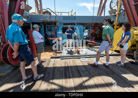 Morgan City, en Louisiane - Les visiteurs d' le 'Mr. Charlie' offshore oil drilling rig, maintenant une attraction touristique et centre de formation. 'Mr. Charlie' a été Banque D'Images