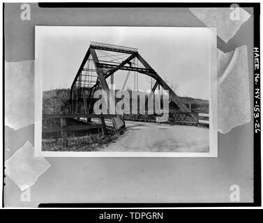 . Voir, à AU SUD-OUEST, MONTRANT NORTH PORTAL. Photographe inconnu, ca. 1932. (Copie en possession de l'État de Washington County Highway ministère.) - Hegeman-Hill Street Bridge, enjambant Batten Kill, 65 km à l'ouest de Greenwich, Easton, comté de Washington, NEW YORK Banque D'Images