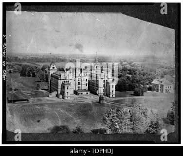 (De l'Iowa State University Library, Special Collections) Photographe inconnu ca. 1897-1900) FAÇADE ARRIÈRE, VUE AÉRIENNE - Iowa State University, College Building, Morrill Road, du site d'Beardshear Hall, Ames, IA, Story County Banque D'Images