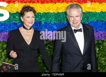 New York, NY - 09 juin 2019 : Annette Bening et Warren Beatty assister au 73e Congrès annuel des Tony Awards au Radio City Music Hall Banque D'Images