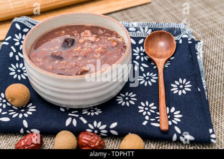 La cuisine chinoise du nord Laba porridge, huit porridge de trésor Banque D'Images