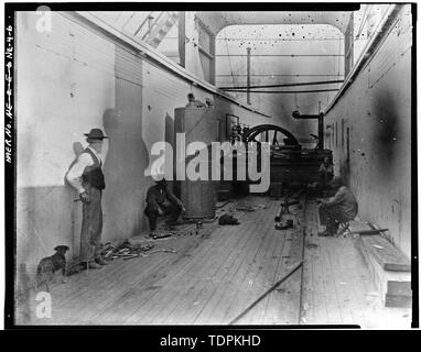 Négatif original en la possession de John R. Morison, Peterborough, New Hampshire. Photographe inconnu vers juin, 1887. Chambre à AIR ET POMPE PNEUMATIQUE À BORD DU BATEAU À VAPEUR JOHN BERTRAM - Rulo, pont enjambant la rivière Missouri, Rulo, Richardson Comté, NW Banque D'Images