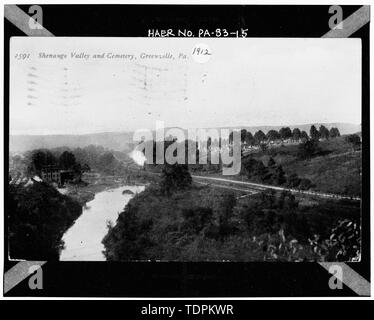 Photocopie de carte postale. CLARK'S MILL POND ET BÂTIMENTS, CA. 1912. (Original à Greenville Area Historical Society) - College Avenue Bridge, New York Route 58- Voie législative 82 enjambant la rivière Little Shenango, Greenville, Mercer County, PA ; Canton ; la société pont Burnside, L E ; Hodge Manufacturing Company ; Bessemer & Lake Erie Railroad, Pennsylvania Department of Transportation ; GAI Consultants, Inc, historien ; Lininger Studio, photographe ; chambre noire, Inc, photographe ; Bauman, John, historien ; Lininger, Gwen, photographe ; McHugh, William P, photographe ; Shaw, Dan, photographe de l'année ; Banque D'Images