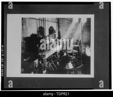 Photocopie de photographie (Source- Salt River Project Archives, Fort 8041, dossier 1) intérieur de centrale électrique. Canal d'alimentation et 10' d'amenée d'unités en place. Pas de date. - Theodore Roosevelt Dam, Centrale électrique, Rivière Salée, Tortilla Flat, comté de Maricopa, AZ Banque D'Images