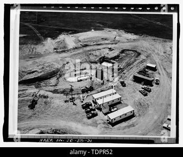 Photocopie de photographie (ca. 1962, de l'estampe originale en possession de l'Army Corps of Engineers, Ft. Belvoir, Virginie) Photographe inconnu. Vue aérienne du centre de contrôle de lancement d'oeufs, presque enterré - Ellsworth Air Force Base, Delta, Vol 10 km de rayon autour de la sortie 127 de l'Interstate 90, de l'intérieur, le comté de Jackson, SD ; Hess, Roise, entreprise et entrepreneur, Wegman-French, Lysa, émetteur ; Lyon, Robert, photographe ; Lauber, John F, historien Banque D'Images