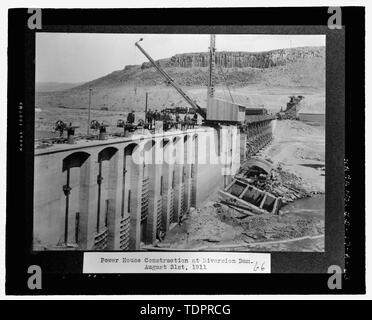 Photocopie de photographie, Walter Lubken, photographe, 31 août 1911 (tirage original situé au U.S. Bureau of Reclamation Bureau régional du nord-ouest du Pacifique, Boise, Idaho). Barrage de DÉRIVATION DE LA RIVIÈRE DE BOISE ET DE LA CONSTRUCTION DE LA CENTRALE - Projet Boise, Boise River barrage de déviation, de l'autre côté de la rivière de Boise, Boise, ID, Ada Comté Banque D'Images