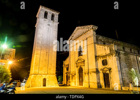 La Cathédrale de Pula et de la tour ; Pula, Istrie, Croatie Banque D'Images