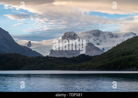 Trek de Torres del Paine en Patagonie, au Chili, en Amérique du Sud Banque D'Images