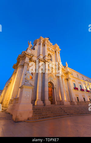 Cathedral of Syracuse au crépuscule ; Ortigia Syracuse, Sicile, Italie, Banque D'Images