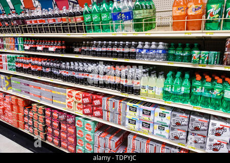 Sanibel Island Florida,Jerry's Foods,supermarché d'épicerie,intérieur,vente d'étagères,soda,boissons non alcoolisées,Coca-Cola,bouteilles en plastique,7UP,ventilateur Banque D'Images