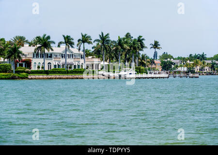 Floride Baie de Naples Haldeman Creek, Port Royal Golfe du Mexique manoir de bord de mer maisons maisons, Banque D'Images