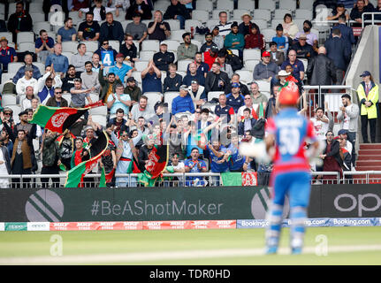 Afghanistan fans dans les peuplements au cours de l'ICC Cricket World Cup phase groupe match à Old Trafford, Manchester. Banque D'Images