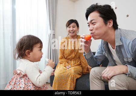 Famille japonaise à la maison Banque D'Images