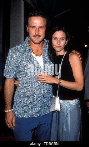 Juil 08, 1999 ; Los Angeles, CA, USA ; l'actrice Courtney Cox & mari/acteur DAVID ARQUETTE @ 'Planète espère Rally dans l'allée' avantage.. (Crédit Image : Chris Delmas/Zuma sur le fil) Banque D'Images