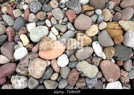 Pierres rondes de décoration, résumé ronde lisse sur une plage de galets, cailloux Texture Background mer Océan, de pierre mouillée, cailloux multicolores, mer, Banque D'Images
